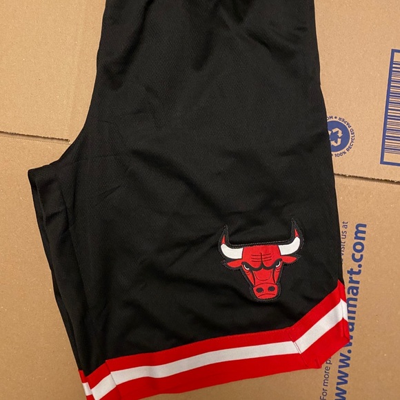 Mens Chicago bulls Shorts NWT - Picture 2 of 6